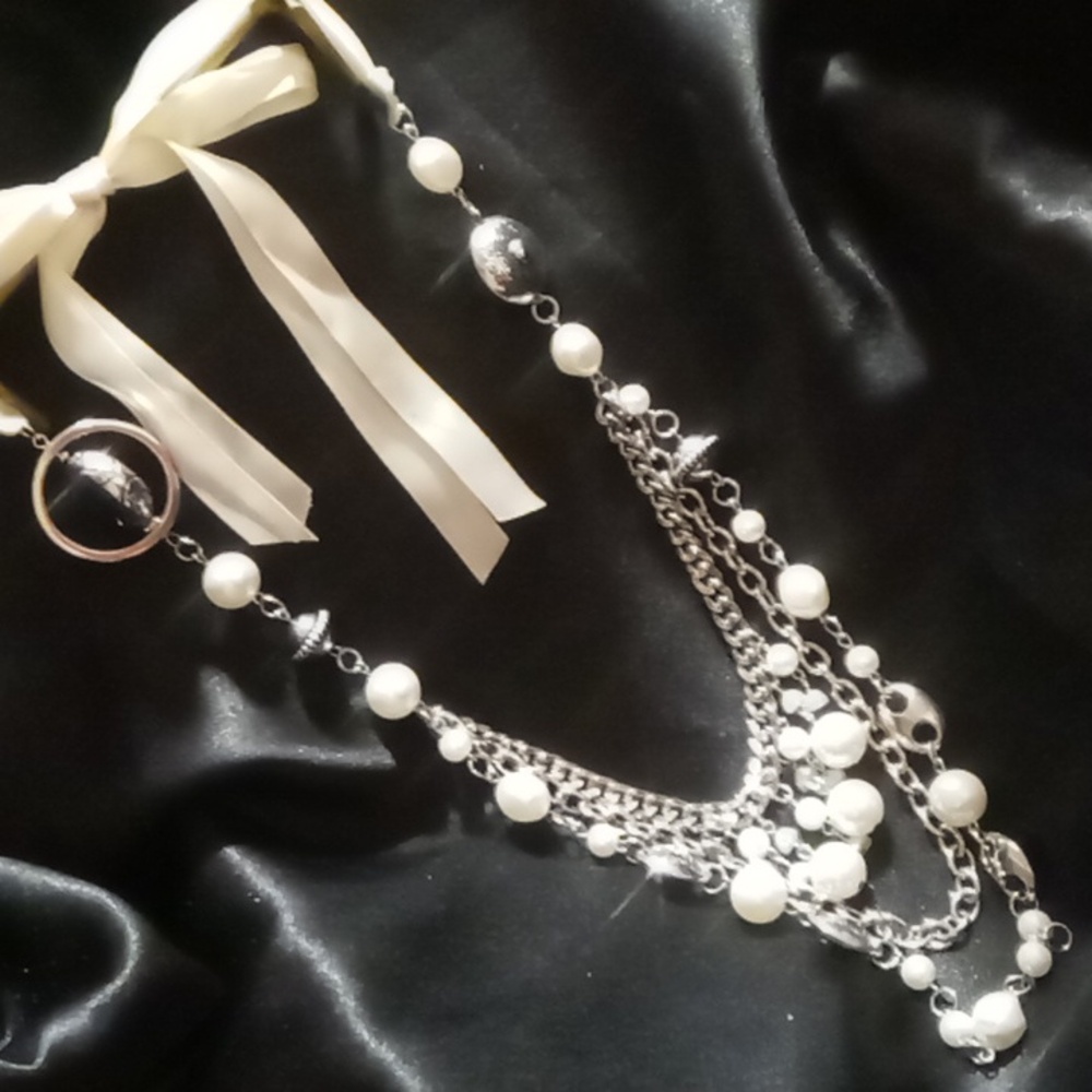 Statement necklace layered & long 34 inch as is bow expandable up to 52